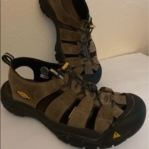 Men’s Keen Newport Bison Leather Waterproof Hiking Sandal EUC Side 11